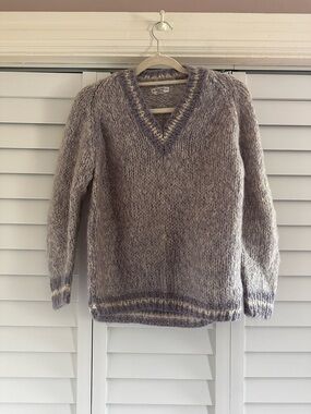 Cozy V-Neck Mohair-Blend Wool Sweater in Light Lavender